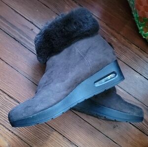 DKNY Cozy Faux Fur Size 7 US Winter Dark Chocolate Brown Furry Wedge Heel Boots